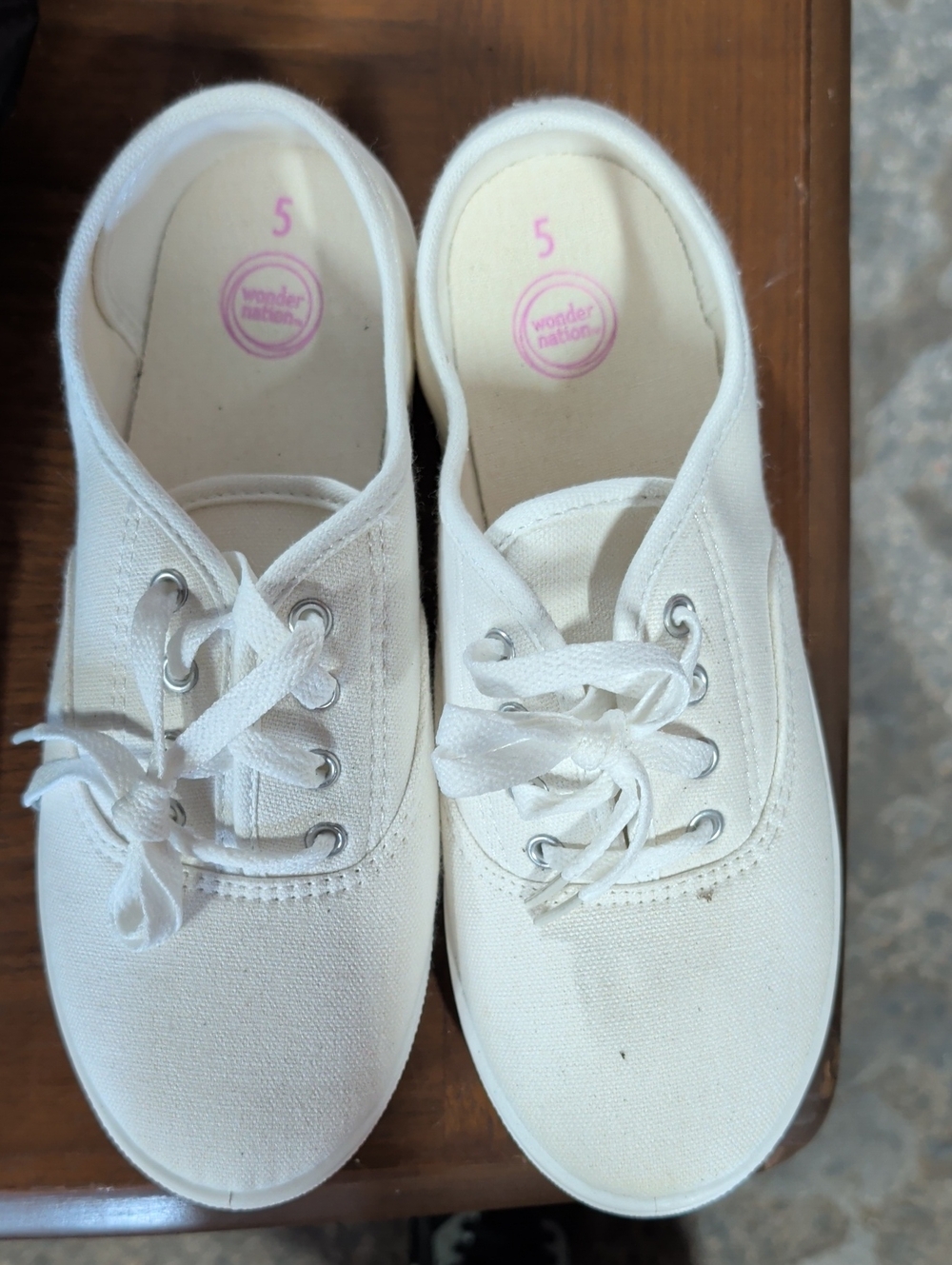 wonder nation White Canvas Lace-Up Women's Sneakers - Simple Classic